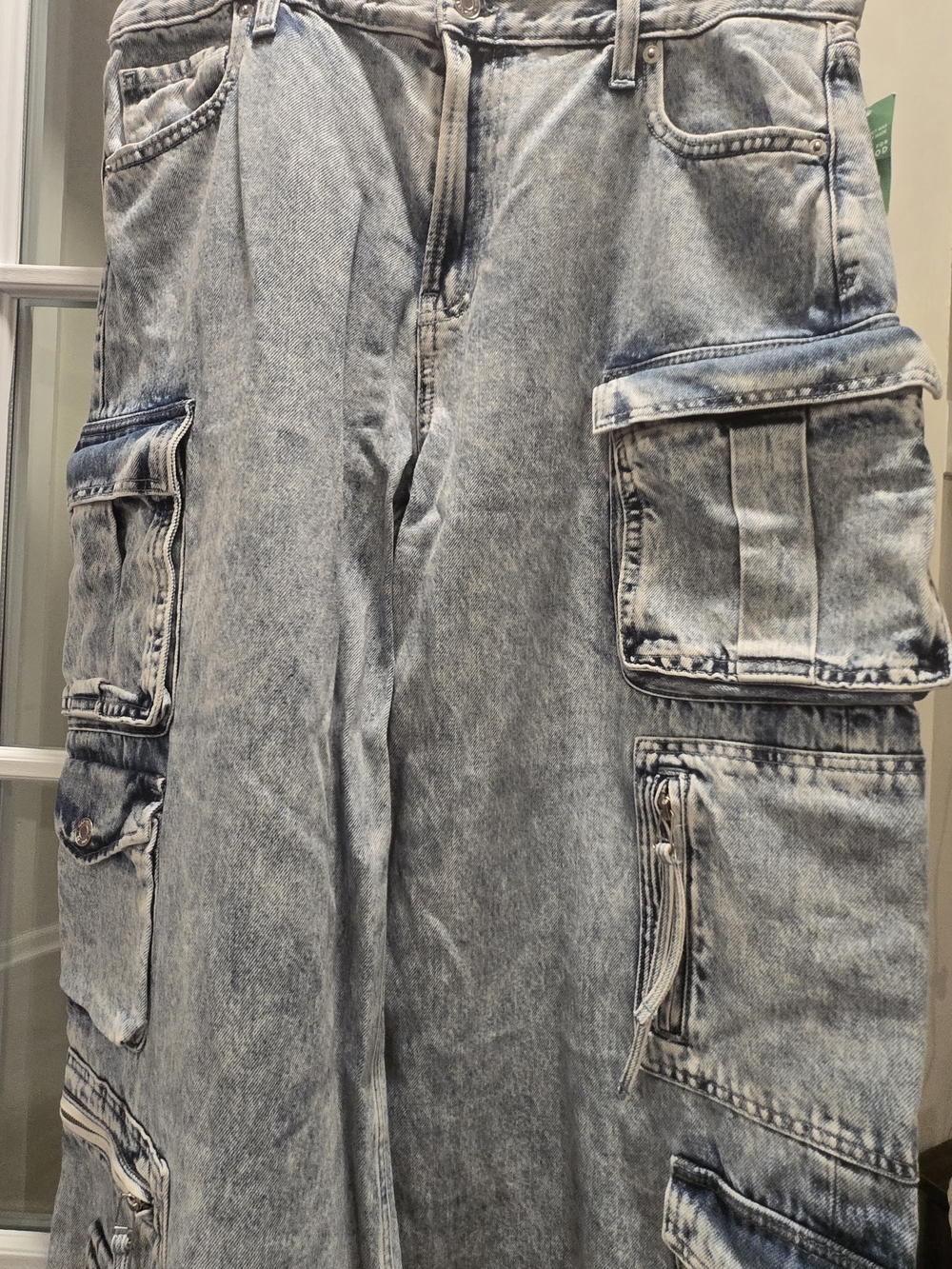 GAP Light Wash Denim Wide Leg Cargo Jeans - Picture 3 of 6